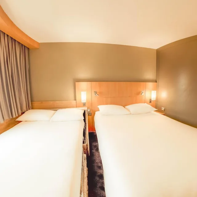 غرفة كلاسيكية عائلية بسرير مزدوج مع أريكة، Ibis London Luton Airport 5/7