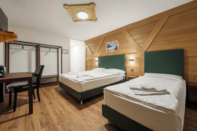 غرفة ثلاثية بسرير مزدوج وسرير فردي بشرفة، Nord Hotel 1/7