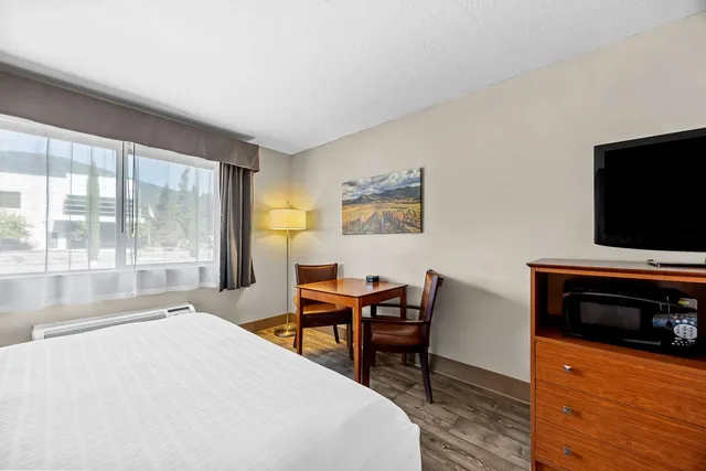 غرفة بسريرين كوين يُسمح فيها بالحيوانات الأليفة، Best Western Inn At The Rogue 2/3