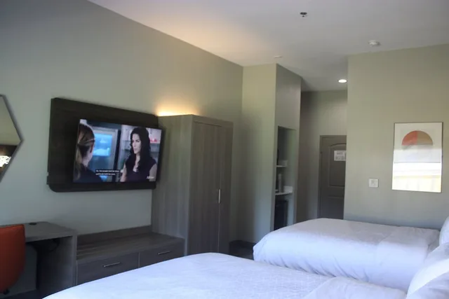 غرفة قياسية بسريرين كوين لذوي الإعاقة، Holiday Inn Express Hotel & Suites Shamrock North 1/6