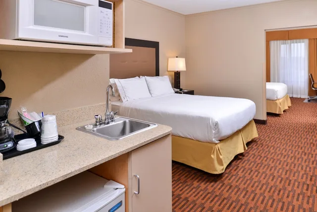 جناح بسريرين كوين بغرفة نوم واحدة بحوض استحمام، Holiday Inn Express Breezewood 10/10