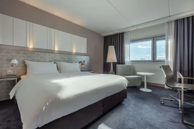 غرفة قياسية بسرير كينج، Radisson Blu Airport Hotel Oslo Gardermoen 2/3