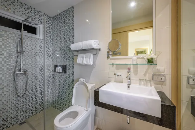 Deluxe, King Bed, Pool Access، The Beachfront Hotel Phuket 3/3