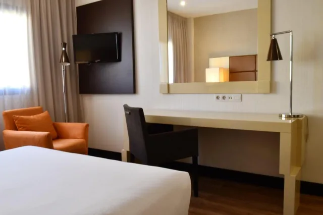 غرفة قياسية بسرير مزدوج للمدخنين، Holiday Inn Madrid Las Tablas 2/7