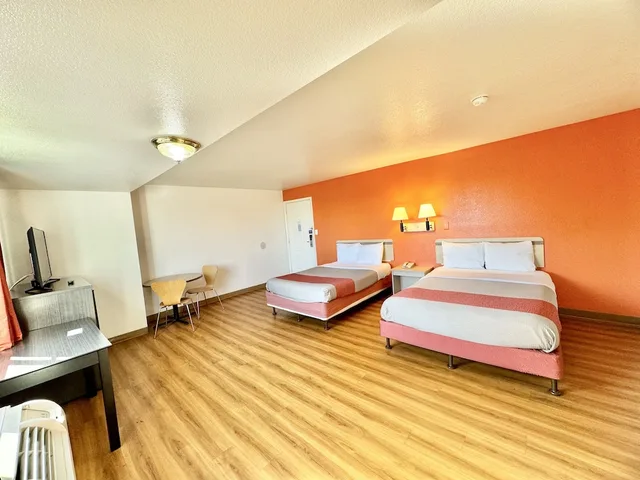 غرفة قياسية بسريرين مزدوجين، Studio6 Suites Bellflower, CA - Los Angeles 2/7
