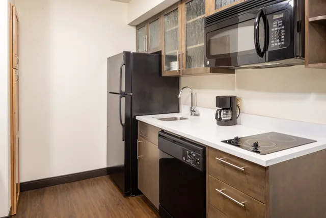 جناح استوديو بسرير كوين، Candlewood Suites Windsor Locks Bradley Arpt 2/2