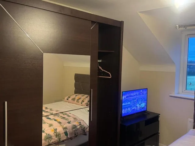 غرفة قياسية بسرير مزدوج، OYO Komegloba Mega room 2/3
