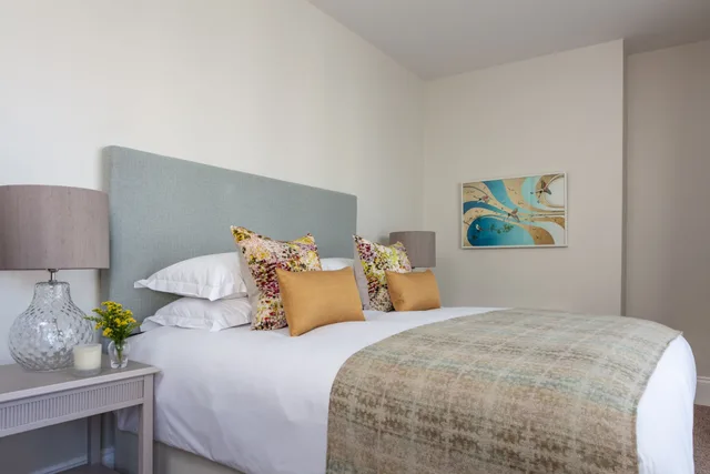 غرفة فاخرة بسرير كوين بإطلالة على البحر، The Charm - Brighton Boutique Hotel 3/4