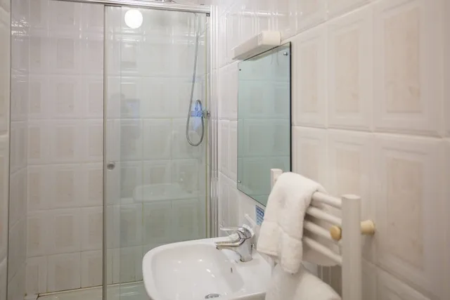 غرفة قياسية صغيرة بسريرين منفصلين، The Buttery Guest House 3/5