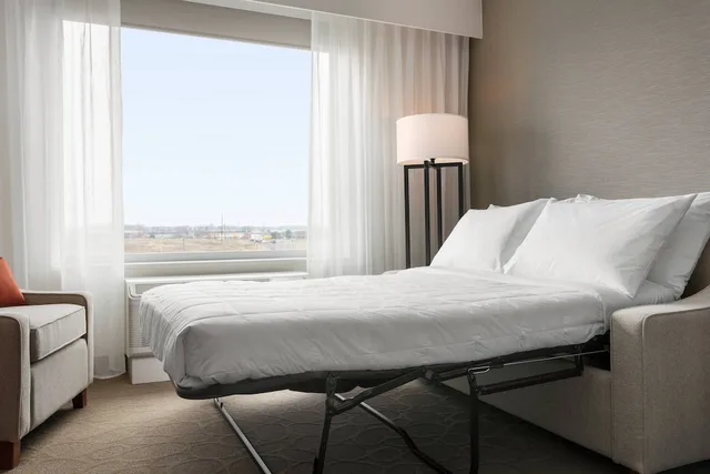 غرفة بسريرين كوين لذوي الإعاقة، Delta Hotels By Marriott Indianapolis Airport 2/6