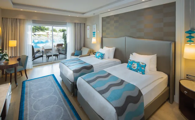 Swim Up, Pool, Family, Suite, Queen and Twin Beds, 2 Sofa، Titanic Deluxe Golf Belek 2/10