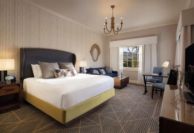 Room, King Bed, Riverside, Accessible, River Terrace Inn 1/5