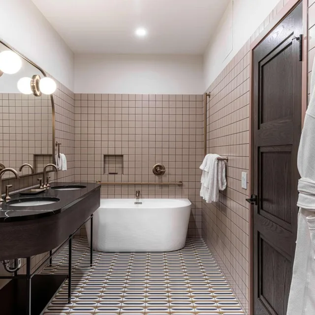 جناح بسرير مزدوج بغرفة نوم واحدة، The Westley Calgary Downtown, Tapestry Collection by Hilton 7/8