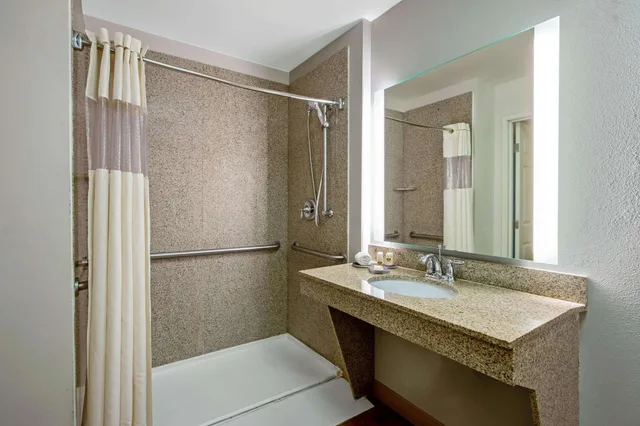 غرفة بسرير كينج لذوي الإعاقة، La Quinta Inn And Suites By Wyndham Tucumcari 4/4