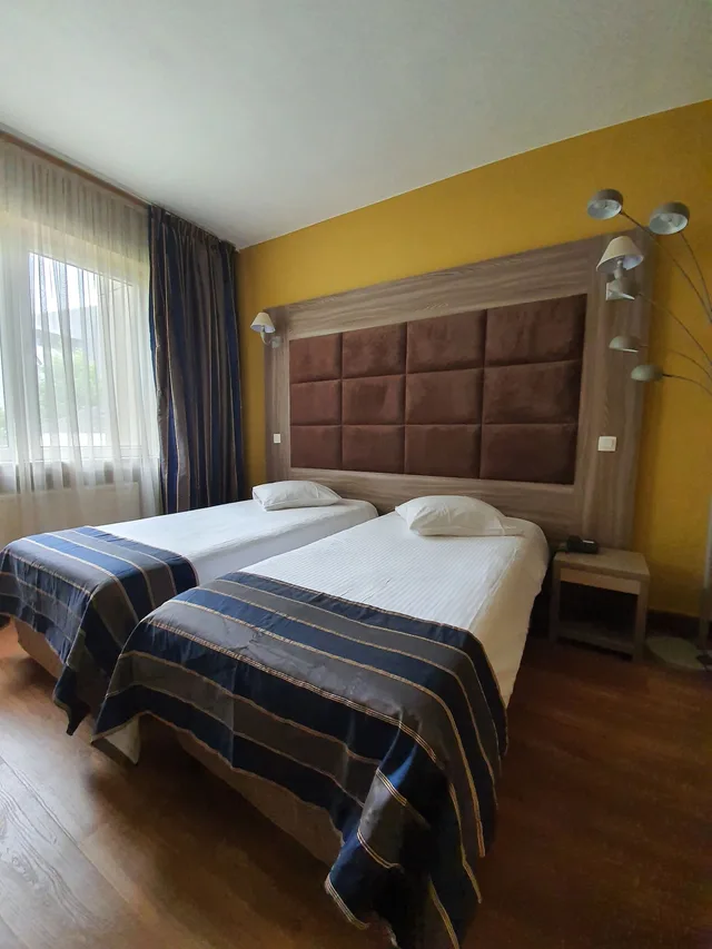 Superior, Twin Beds, Hotel Midi-Zuid 4/5