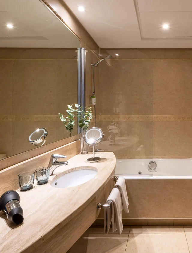 جناح جونيور بشرفة، Hotel San Sebastian Orly, Affiliated by Melia 8/8