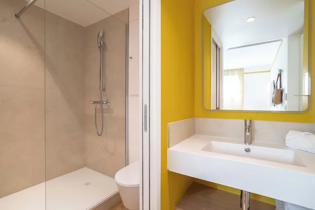 غرفة قياسية بسرير كوين، Hotel Soleo Prado 5/8