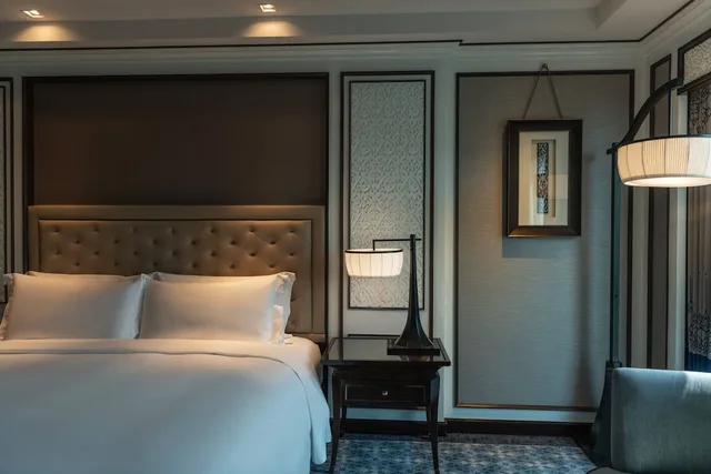 Royal, King Bed, Bathtub, THE ATHENEE HOTEL, A LUXURY COLLECTION HOTEL BANGKOK 4/8