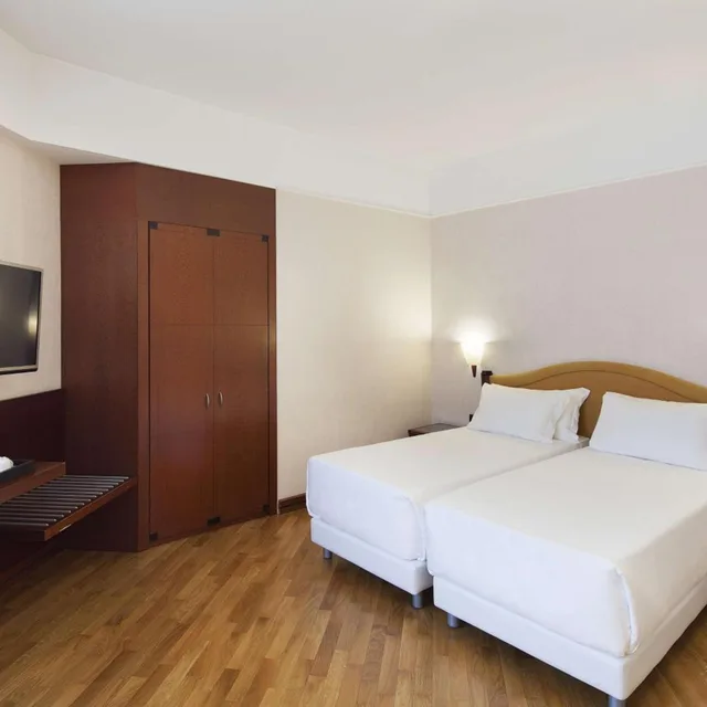 Superior, Double or Twin Bed, with Extra Bed, Xl، NH Milano Machiavelli 1/7