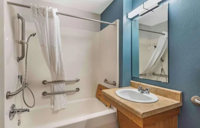 1 Bed - Hearing Accessible, Kitchen، Studio 6 Extended Stay Little Rock Southwest AR 6/10