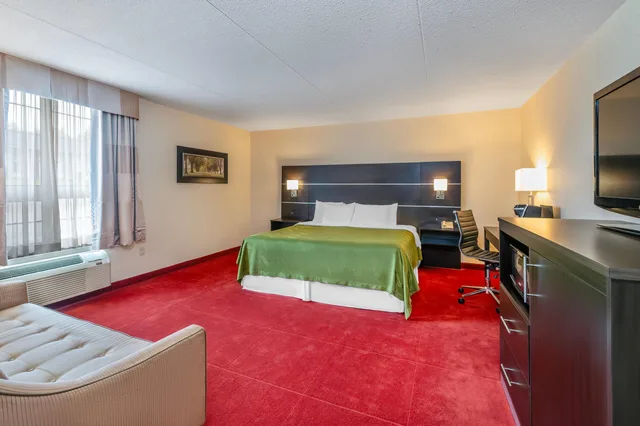 Upgrade, King Bed، Rodeway Inn Festival Stratford ON 4/7