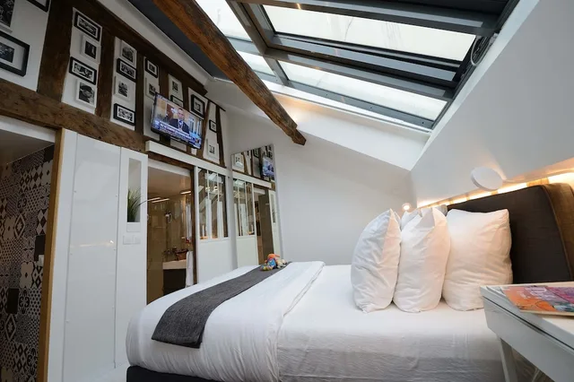 Under the Star, Apartment, Double Bed, 2 Sofa, Les Patios Du Marais 3/6