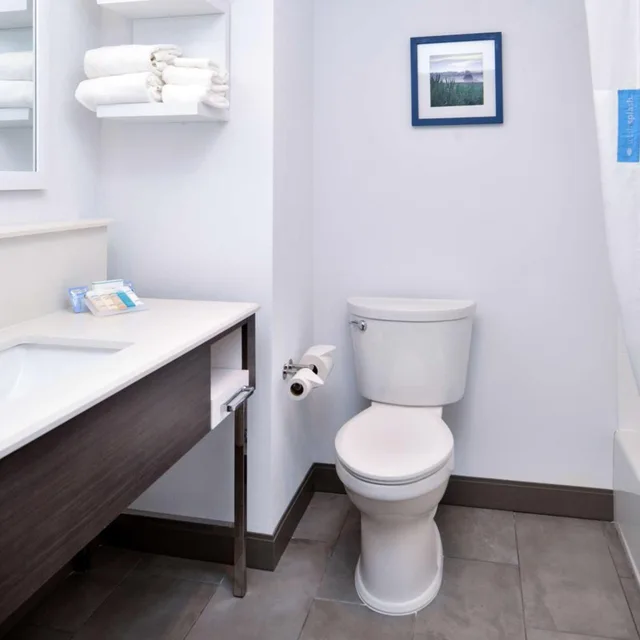 غرفة بسرير كوين بحوض استحمام لذوي الإعاقة، Hampton Inn Cedar Falls Downtown Ia 9/10
