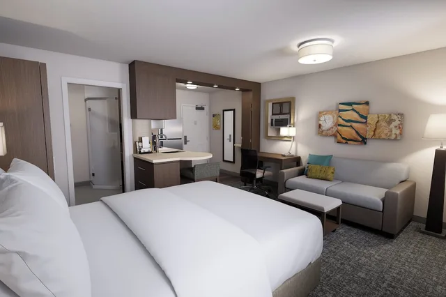 جناح استوديو بسرير كينج بمطبخ، Staybridge Suites Southgate Detriot Area 1/3