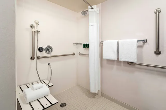 Room, 2 Queen Beds, Courtyard by Marriott Rancho Cordova Sacramento 3/4