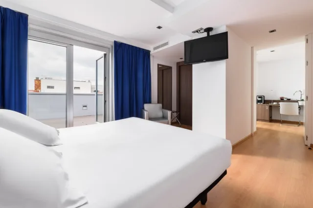 جناح جونيور بشرفة، Eurostars Blue Coruna 1/3
