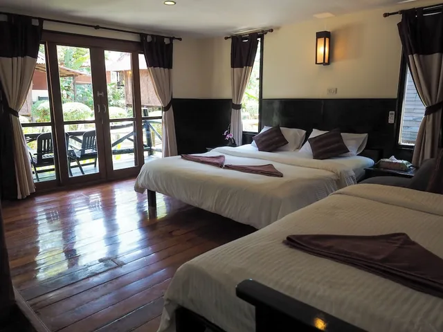 غرفة ديلوكس ثلاثية بسرير كوين وسرير فردي، Mook Lanta Boutique Resort Spa 1/4