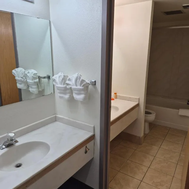 جناح جونيور بسرير كينج، Alex Hotel and Suites Anchorage Airport 5/7