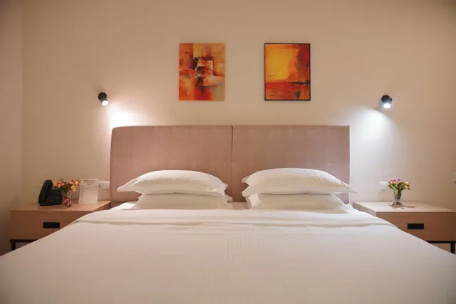 غرفة بسرير كينج وسرير فردي بإطلالة على الجبل بشرفة، Best Western Premier Batumi 12/16