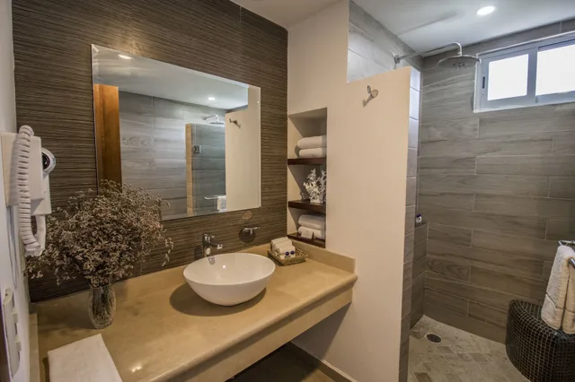 Master, Suite, 1 King and 2 Queen Beds, Ocean View, Hotel Grand Paramar 5/5