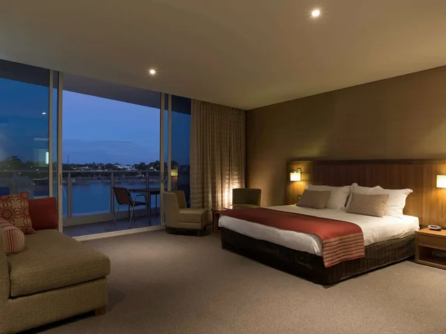 Bliss, Double Bed, Bathtub, The Sebel Mandurah 5/10