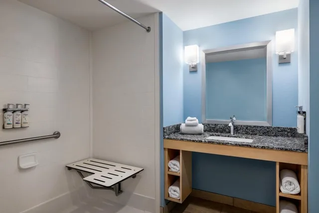 Room, King Bed, Partial View, Accessible، Holiday Inn Resort Jekyll Island 5/5
