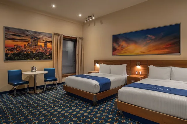 Room, Double Queen, Atrium View، Harborside Inn Of Boston 1/6
