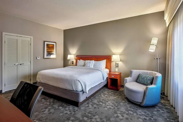 غرفة بسرير مزدوج لذوي الإعاقة، Courtyard by Marriott Philadelphia Langhorne 1/3