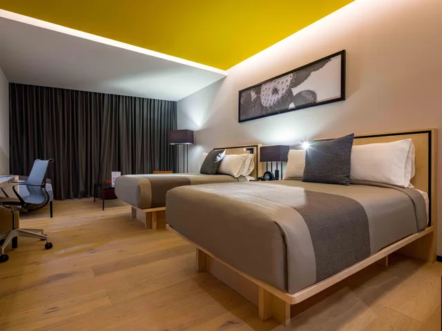 Superior, Double Bed, Street View، Galeria Plaza San Jeronimo 1/4