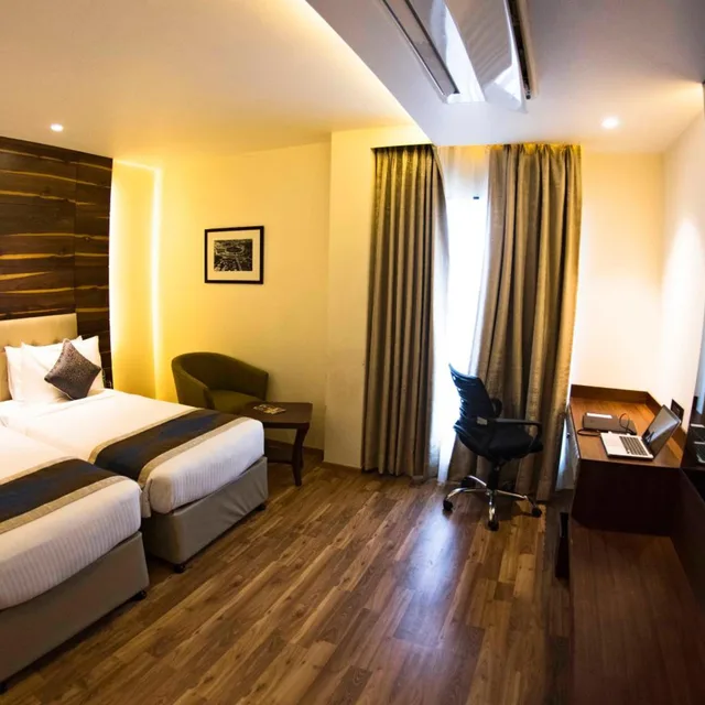 غرفة تنفيذية بسرير كينج، Hotel Connaught Royale 3/10