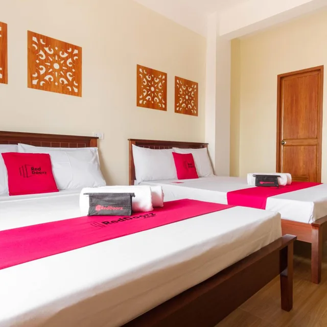 Room, Quadruple, RedDoorz Plus near Johnson and Johnson Paranaque 3/10