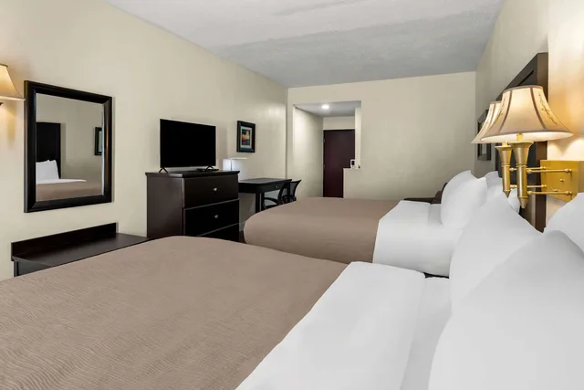 Room, 2 Queen Beds, Quality Inn & Suites Lafayette 3/3