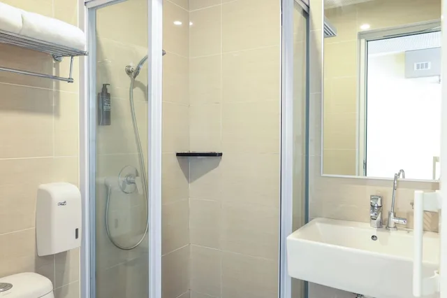 Superior, Twin Beds, ibis budget Singapore Emerald 5/7