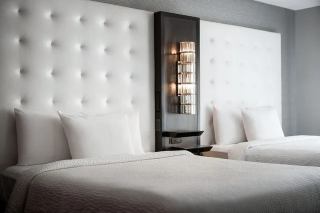 Room, 2 Queen Beds, Skyline View، The Clancy, Autograph Collection 3/7