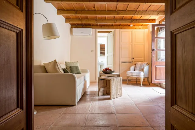 Junior Suite, King Bed, Kapsaliana Village Hotel 4/4