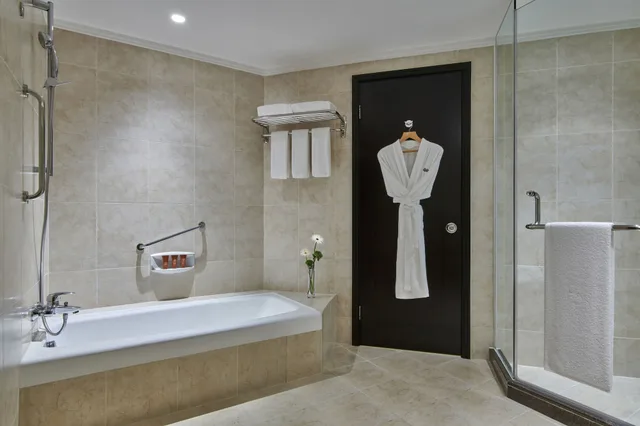 جناح بسرير كينج بإطلالة على البحر بغرفة نوم واحدة، Crowne Plaza Zhuhai City Center 7/9