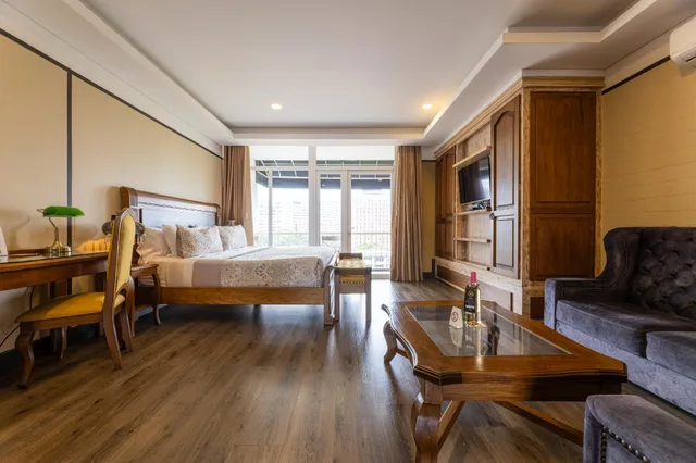 غرفة بسرير كينج بشرفة، Hotel Du Parc 2/2