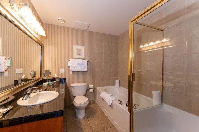 غرفة بسرير كوين مع أريكة بحوض استحمام لذوي الإعاقة، Prestige Harbourfront Resort, WorldHotels Luxury 3/3