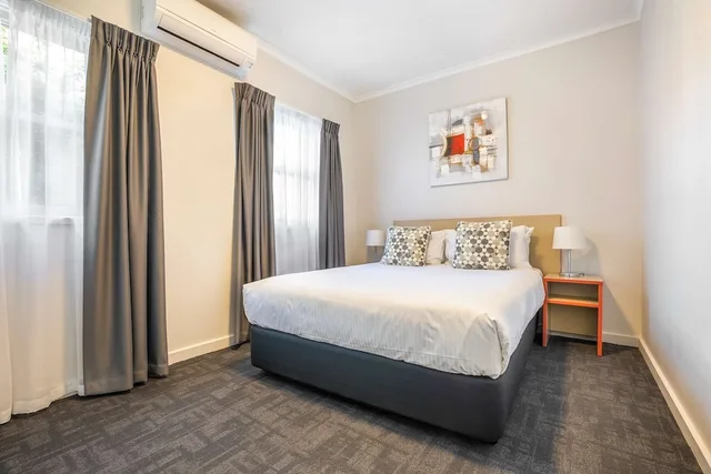 شقة بسرير كينج وسرير فردي وسرير كوين بغرفتي نوم مع أريكة، Nightcap at Ferntree Gully Hotel Motel 2/2