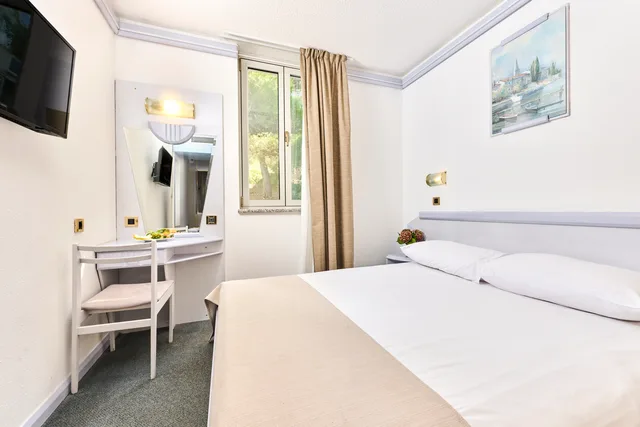 Economy, French Bed, Park Side، Hotel Plavi Plava Laguna 1/3